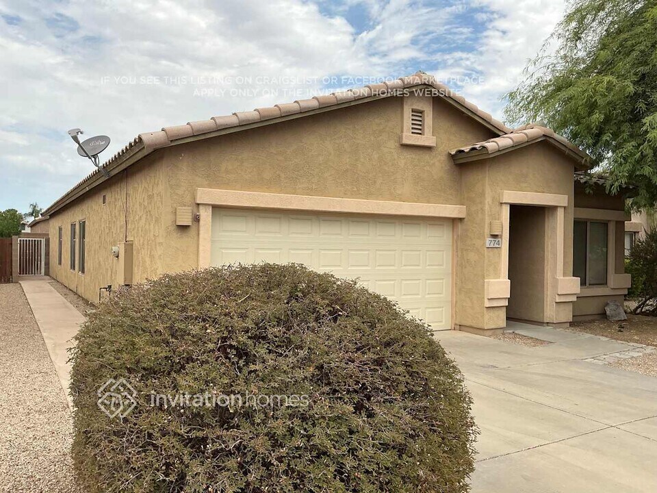 774 E Drifter Pl in San Tan Valley, AZ - Foto de edificio