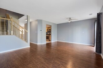 1483 Ashbury Ln W in Roselle, IL - Building Photo - Building Photo