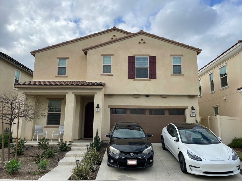 969 W Jasmine Way in Rialto, CA - Building Photo