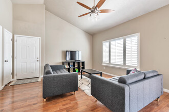 1573 Wyngate Park Dr in South Jordan, UT - Building Photo - Building Photo