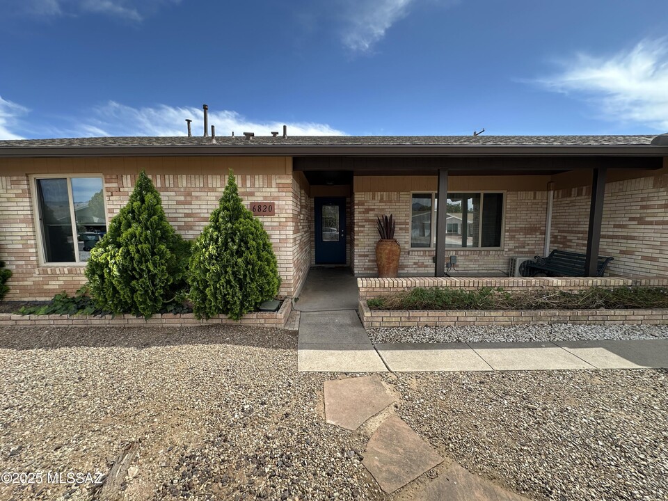 6820 E 4th St in Tucson, AZ - Building Photo