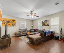 LOCATION!! LOCATION!! Walking Distance to  in College Station, TX - Building Photo - Building Photo