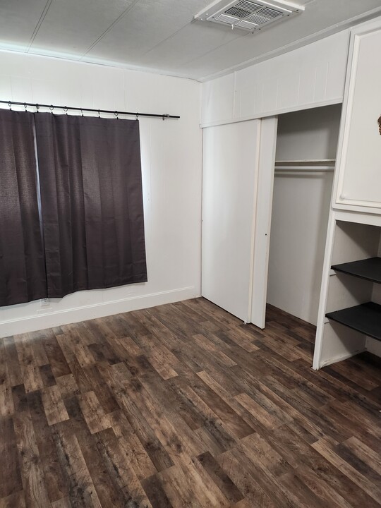 21220 Mazie Ave, Unit 1 Bedroom Apt in Perris, CA - Foto de edificio