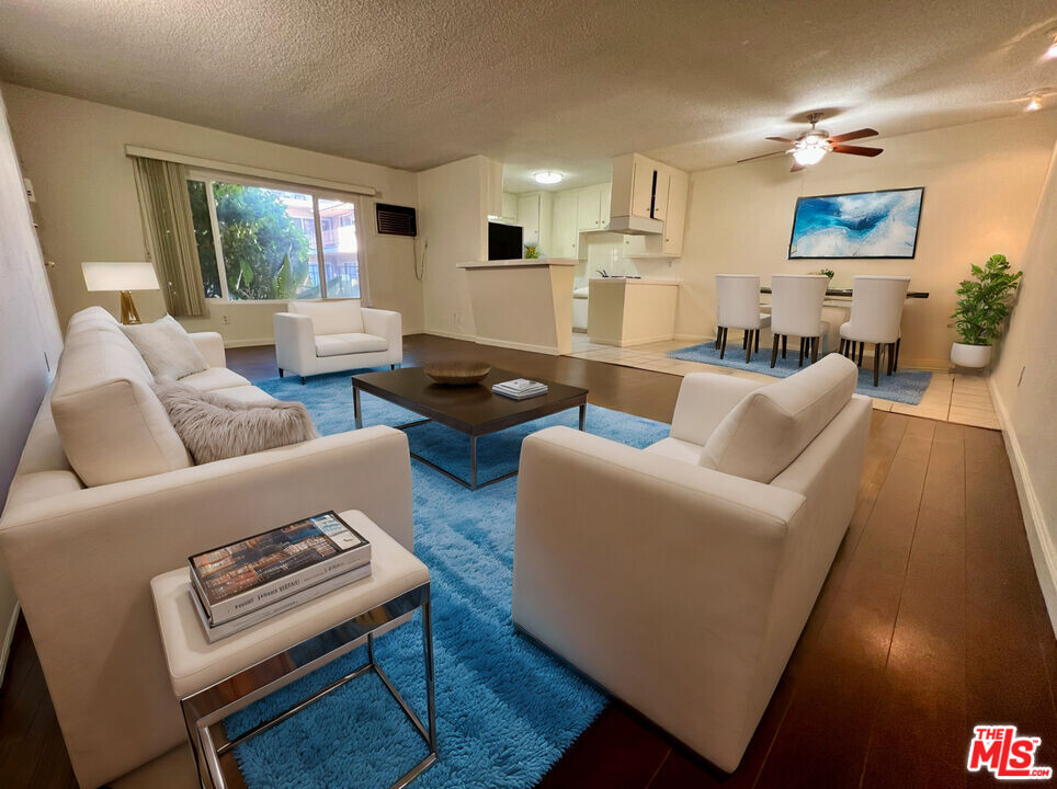 15540 Moorpark St in Encino, CA - Building Photo