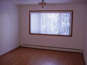 1546 Turner St, Unit 2 in Fairbanks, AK - Foto de edificio - Building Photo