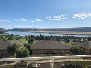 23215 Sunserra Loop NW, Unit B23 Wanderful Travel in Quincy, WA - Building Photo - Building Photo