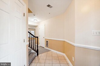 10736 Folkestone Way in Ellicott City, MD - Building Photo - Building Photo
