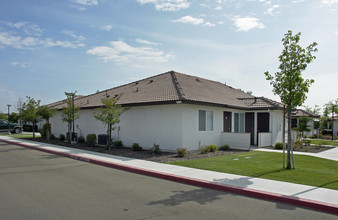 Kearney Palms in Kerman, CA - Foto de edificio - Building Photo