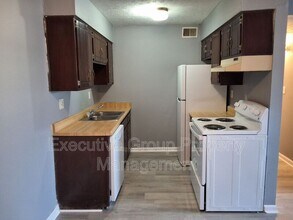 345 Elmwood Dr in Radcliff, KY - Building Photo - Building Photo