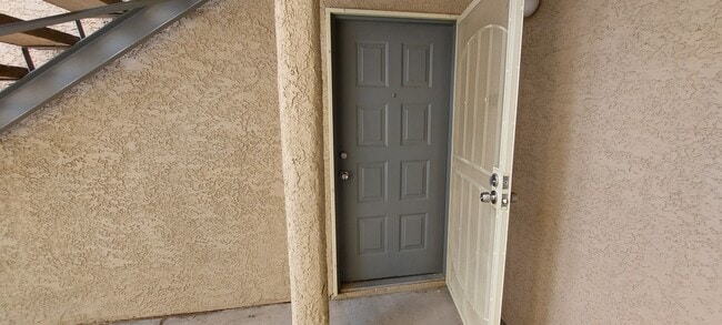 230 Mission Newport Ln in Las Vegas, NV - Building Photo - Building Photo