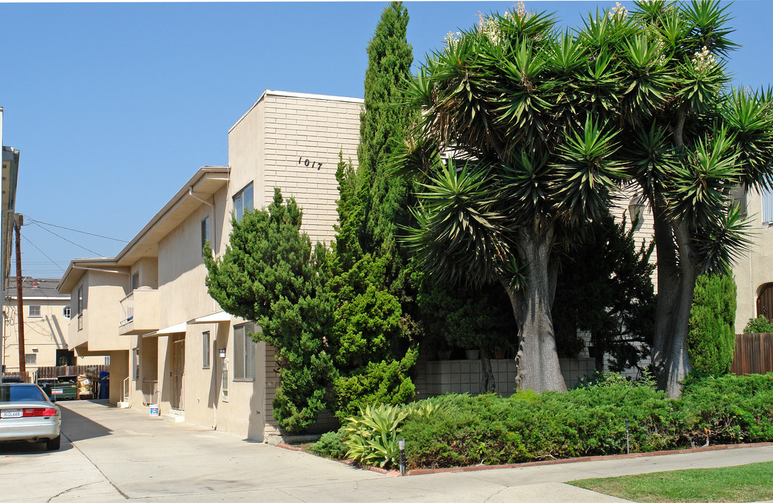 1017 N Croft Ave in West Hollywood, CA - Foto de edificio