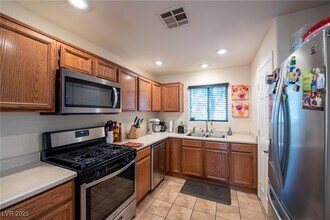 5283 Broadlake Ln in Las Vegas, NV - Foto de edificio - Building Photo