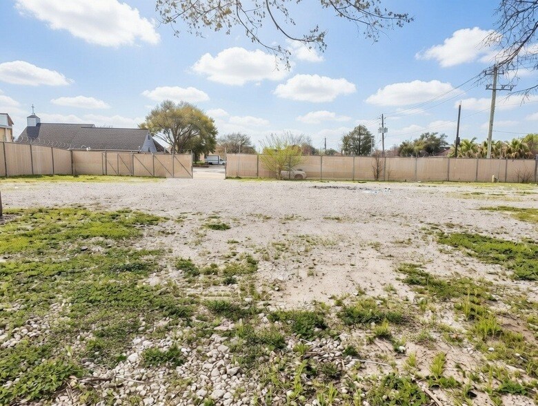 11211 Kitty Brook Dr in Houston, TX - Building Photo