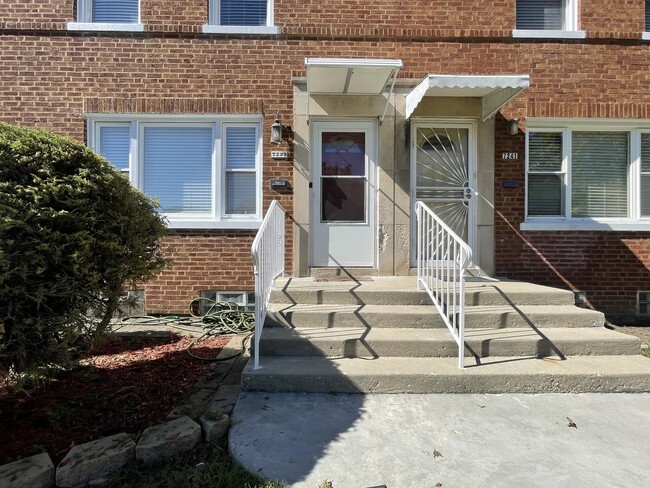 7239 W Summerdale Ave in Chicago, IL - Building Photo - Building Photo