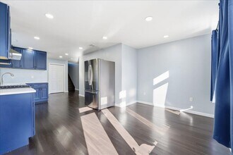 225 Freeman Ave in Jersey City, NJ - Building Photo - Building Photo