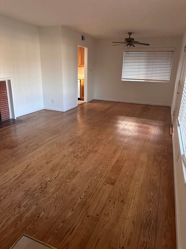 2025 Neptune Way in Sacramento, CA - Foto de edificio - Building Photo