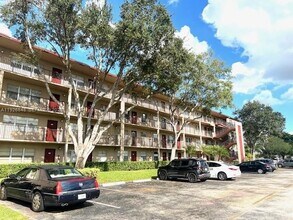 13455 SW 9th Ct in Pembroke Pines, FL - Foto de edificio - Building Photo