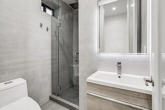 321 2nd Ave, Unit 2F in New York, NY - Foto de edificio - Building Photo
