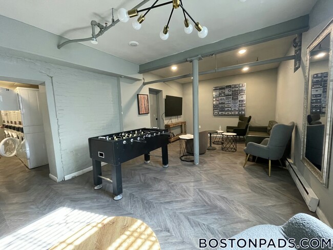 16-20 Westland, Unit 401 in Boston, MA - Foto de edificio - Building Photo