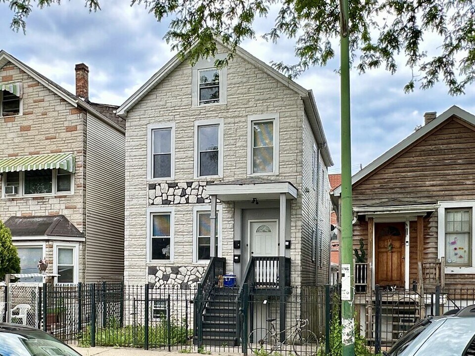 1721 N Mozart St in Chicago, IL - Building Photo