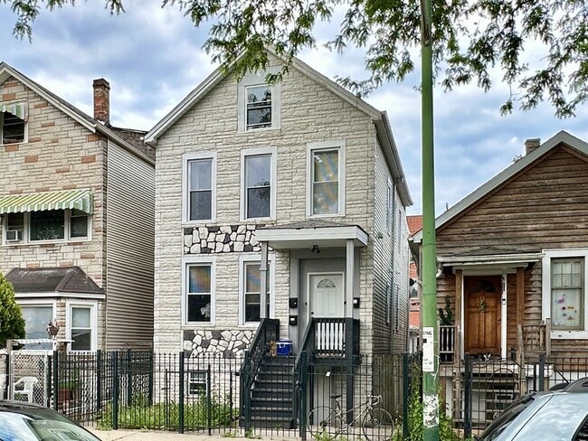 property at 1721 N Mozart St
