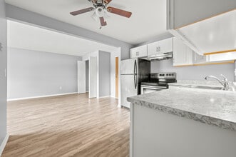 Pembrooke Court Apartments in Manchester, CT - Building Photo - Building Photo