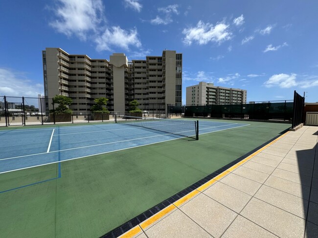 1717 Mott Smith Dr in Honolulu, HI - Building Photo - Building Photo