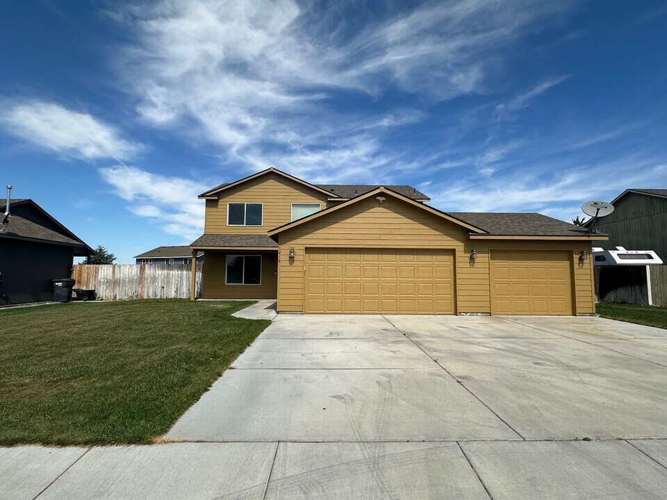 5218 Jackson Ln in Pasco, WA - Building Photo
