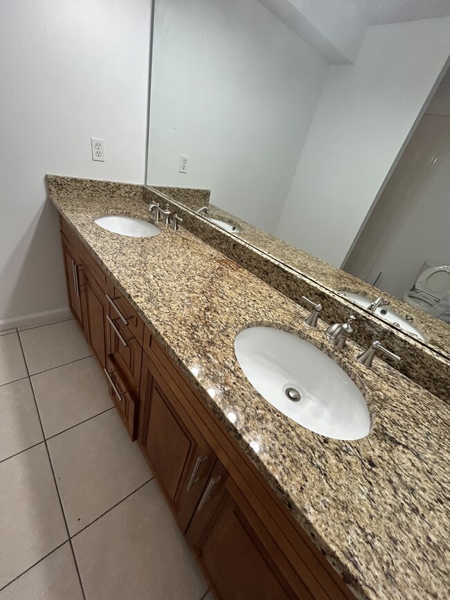 13715 Richmond Park Dr N in Jacksonville, FL - Building Photo - Building Photo