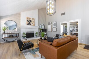 Hemingway House Apartments in Odessa, TX - Building Photo