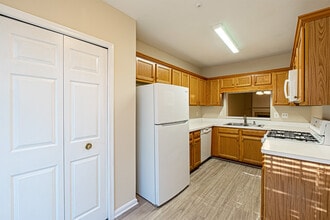 21881 Elkins Ter in Sterling, VA - Building Photo - Building Photo