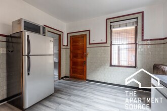 2042 W Armitage Ave in Chicago, IL - Building Photo - Building Photo