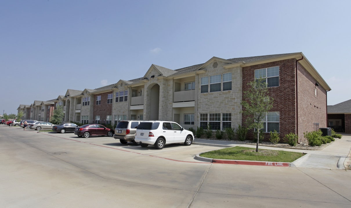 Granbury Place in Granbury, TX - Building Photo