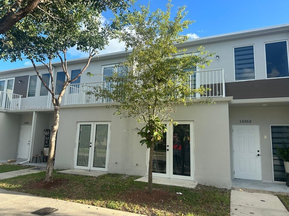 14362 SW 258th Ln in Homestead, FL - Building Photo
