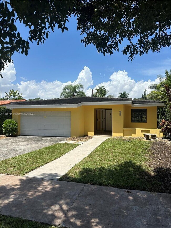 527 Gerona Ave in Coral Gables, FL - Building Photo - Building Photo