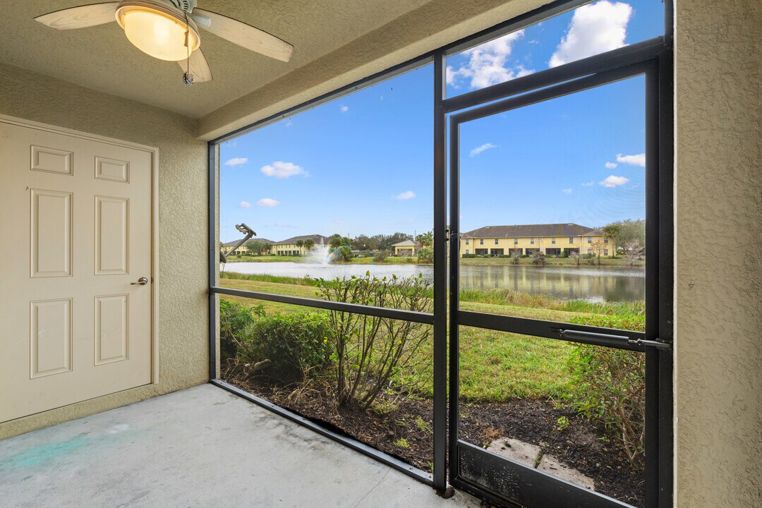 9073 Gervais Cir in Naples, FL - Building Photo