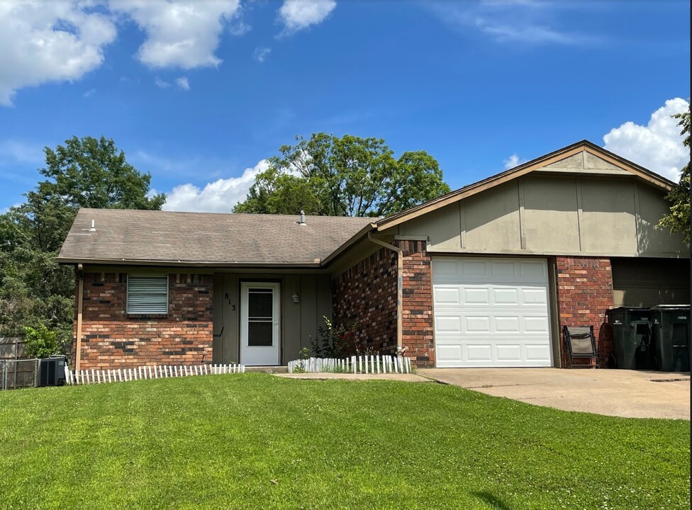 809 N Brown St in Sapulpa, OK - Building Photo