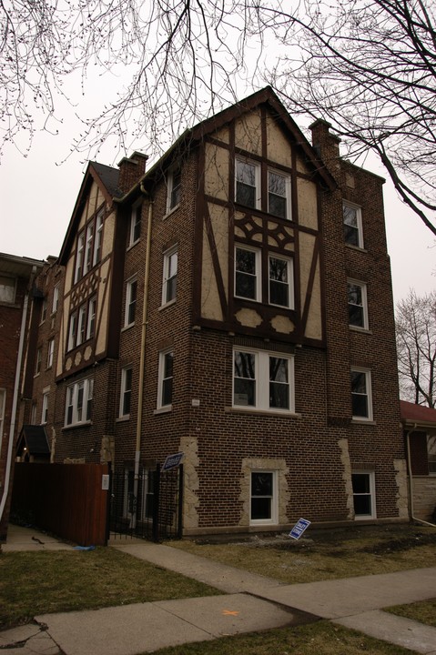 6450 N Troy St in Chicago, IL - Foto de edificio