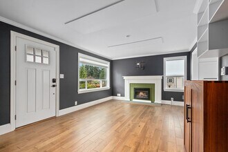 13215 3rd Ave NW in Seattle, WA - Building Photo - Building Photo