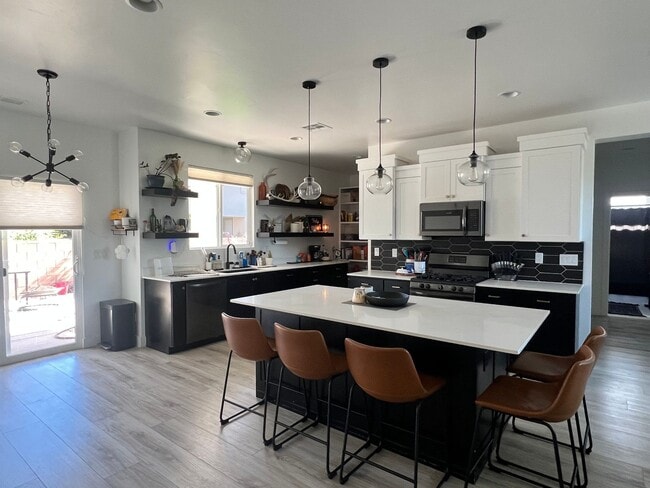 2365 W Zinfandel Dr in Saint George, UT - Building Photo - Building Photo