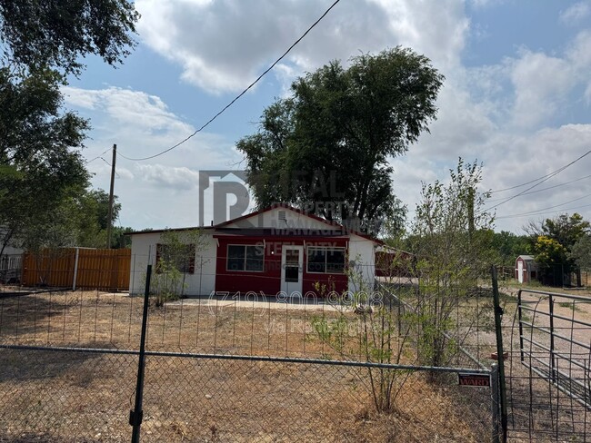 2401 Overton Rd in Pueblo, CO - Building Photo - Building Photo