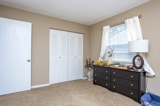 Fieldcrest in Dothan, AL - Building Photo - Interior Photo