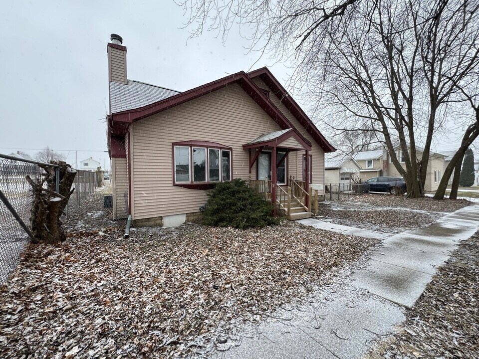 309 N 9th St in Rochelle, IL - Building Photo