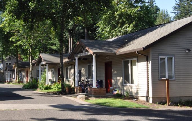 Floresta Apartments in Portland, OR - Building Photo