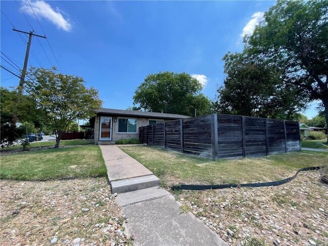 1718 W St Johns Ave in Austin, TX - Building Photo - Building Photo