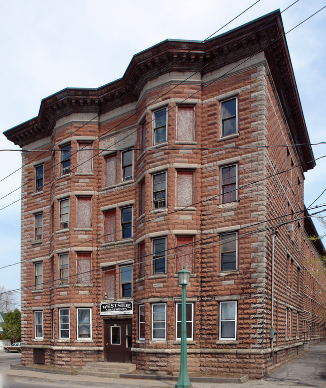 West Main Estates in Watertown, NY - Building Photo - Building Photo