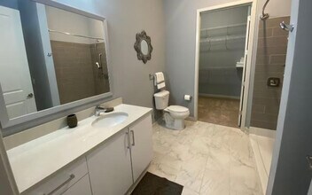 225 Sandy Springs Cir in Sandy Springs, GA - Building Photo - Building Photo