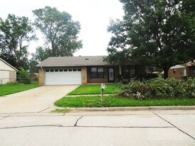 616 Ramblin Oaks Dr in Moore, OK - Building Photo