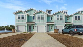 7479 Shadow Lake Dr in Panama City Beach, FL - Building Photo