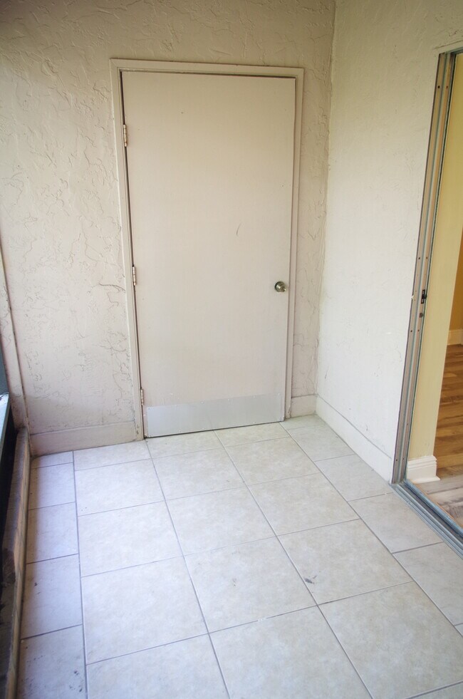14416 Reuter Strasse Cir in Tampa, FL - Building Photo - Building Photo